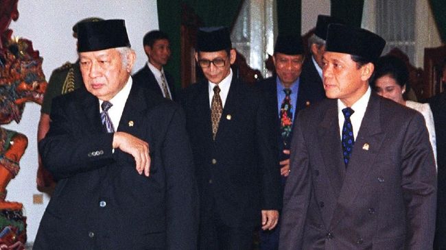 Harmoko, dari Jurnalis Hingga Menteri di Era Orde Baru