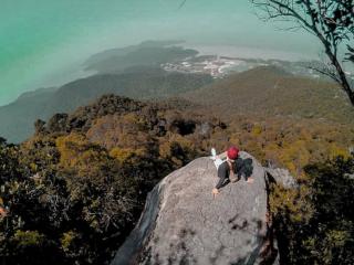 Cerita Mistis yang Menyelimuti Gunung Jantan Karimun