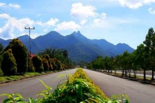 Legenda-Legenda yang Menyelimuti Patahnya Puncak Gunung Daik (3/END)