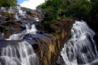 Serunya Berendam di Air Terjun Temburun 7 Tingkat