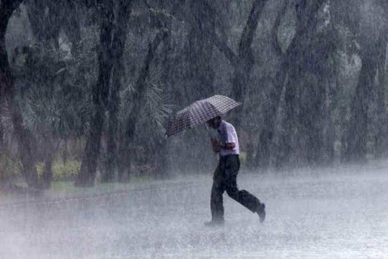 Waspada! Hujan Disertai Petir dan Angin Kencang Intai Kepri