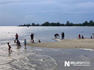 Sejenak Melepas Lelah di Pantai Siambang Tanjungpinang