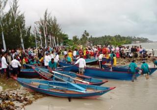 Meriahnya Lomba Pacu Kolek Peninggalan Kesultanan Riau Abad ke-17