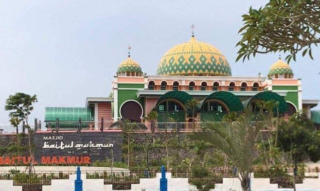 Jangan Cuma ke Pantai, Yuk Mampir ke Masjid Megah Baitul Makmur di Bintan