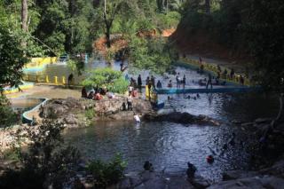 Pesona Air Terjun Neraja di Pulau Jemaja Anambas