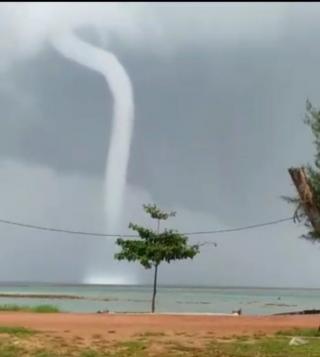 Ada Angin Puting Beliung di Lepas Pantai Ranai Natuna