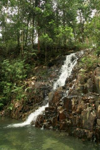 Air Terjun Pongkar Karimun, Tak Tinggi Namun Dihiasi Kolam Indah