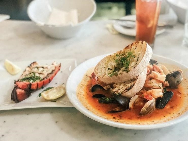 Sotong Masak Hitam Hingga Seafood Porsi Besar yang Nikmat di Bintan
