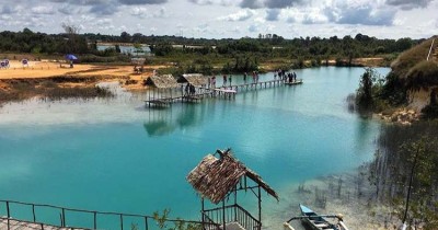 Danau Biru di Bintan, Warna Airnya Buat Adem Pikiran