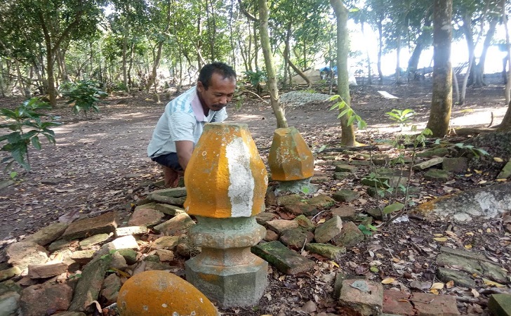 Makam Tua Tanpa Nama di Bengkalis, Dikelilingi Peninggalan Barang Antik