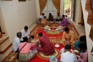 Mengenal Adat Gantung Dalam Acara Perkawinan Masyarakat Kepri