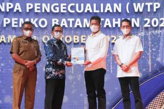 Raih Opini WTP 9 Kali Berturut-Turut, Kemenkeu Berikan Wako Batam Award