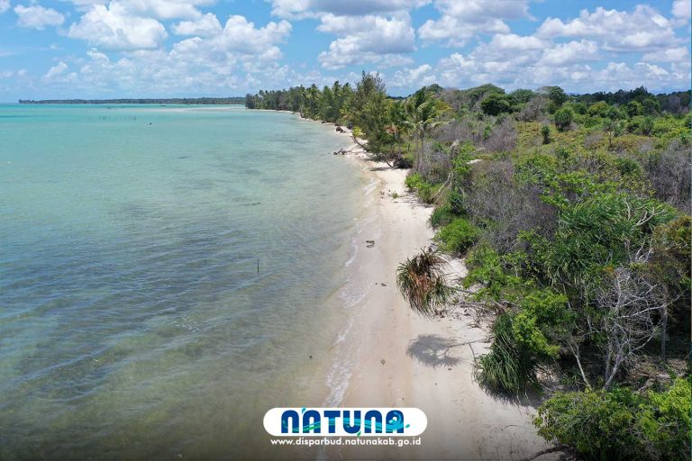 2 Pantai Terbaik di Bunguran Utara, Kapan Kamu ke Sini?