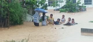 2 Jam Diguyur Hujan, Warga Nongsa Batam Terendam Air Bah