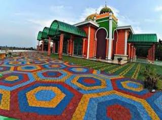 Masjid Colorfull Ini Ada Di Tanjung Uban Lho.. 