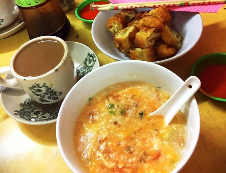 Nikmati Bubur Ayam Pak Haji Khas Kedai Kopi King Ditemani Kopi Hitam