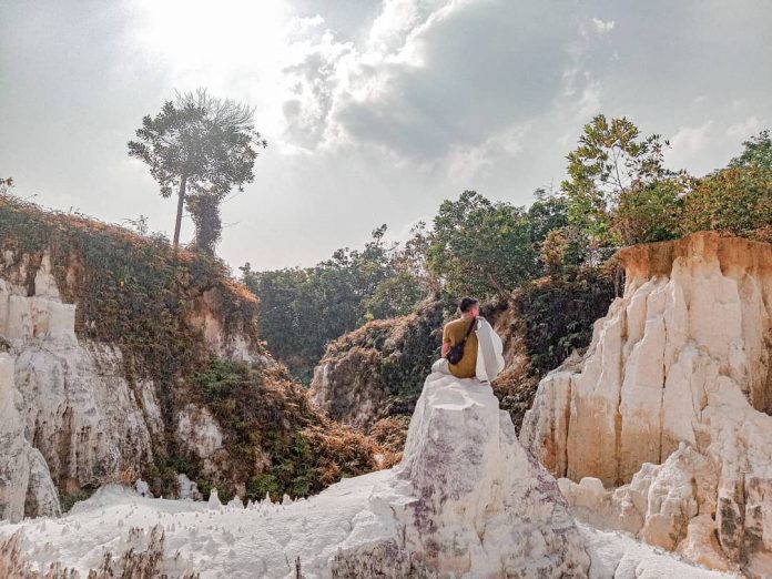 Pemandangan Lembah Kapur yang Cantik di Pekanbaru, Instagramable Banget Lho..