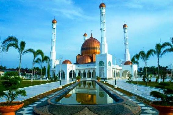 Masjid Al-Ikhlas dengan Panorama Air Mancur yang Cantik, Siapa Mau ke Sini ?