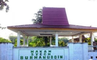 Di Makam Syekh Burhanuddin, Ada Aturan Tak Tertulis yang Tak Boleh Dilanggar