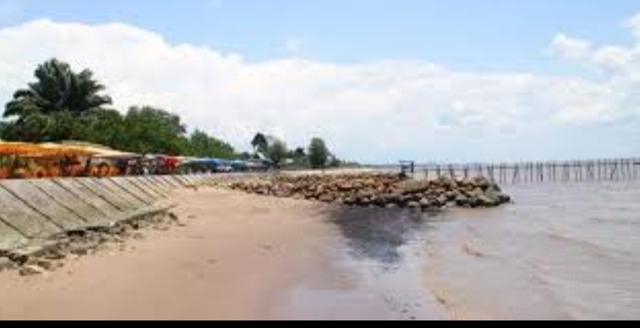 Bermain Banana Boat di Pantai Puak Dumai, Seru!