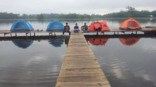 Menikmati Asrinya Danau Rawang Udang di Riau Sembari Berkemah