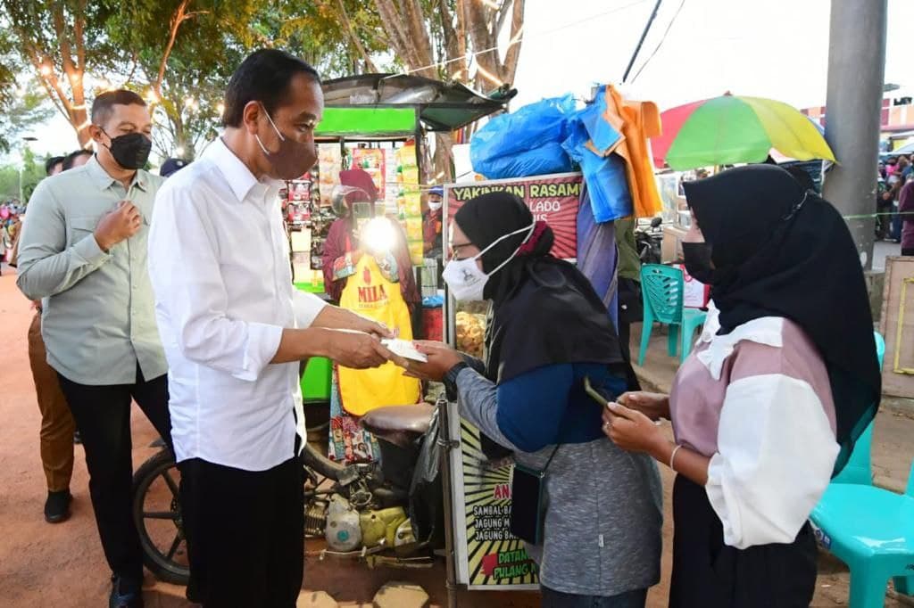 Bahagianya Pedagang Pasar Bincen Dapat Bantuan dari Presiden Jokowi