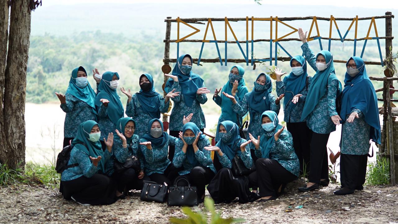 Bukit Cokiak, Tawarkan Panorama Pegunungan Sumbar Hingga Tepian Pantai Muara Lembu