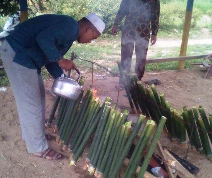 Lomang, Kuliner Khas Kuansing Ini Dibakar Pakai Bambu