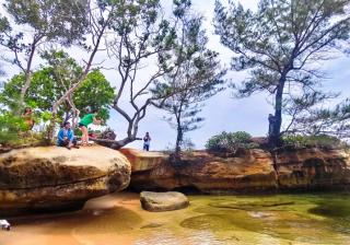 Pantai Lubang Kamak, Salah Satu Geosite Natuna yang Instagramable Abis