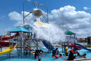 Rekreasi Seru di Batam, Ke Waterboom Aja..