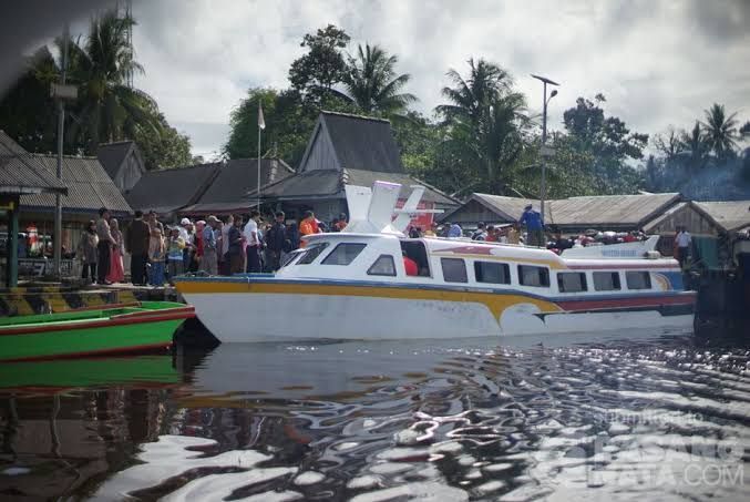 Air Laut Surut, Feri Rute Sedanau-Binjai Kandas di Perairan Binjai Natuna