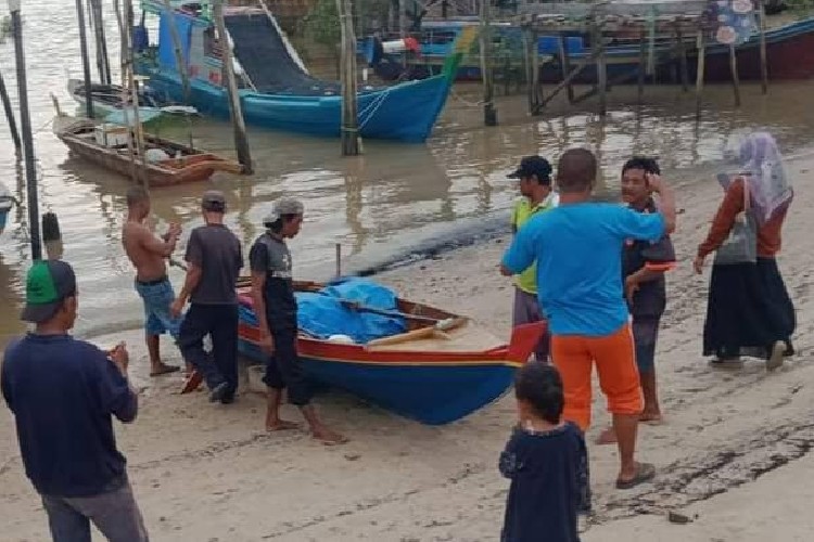 Ada Perahu Kosong Terombang-ambing di Laut Karimun, Pemiliknya Hilang