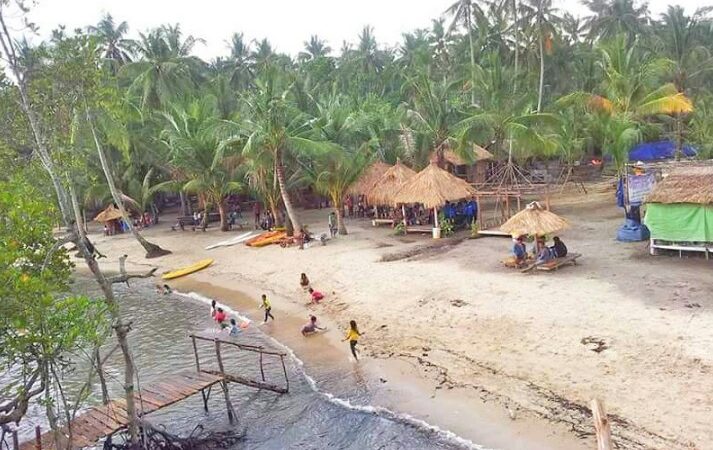 Wisman Paling Suka Berlibur ke Pantai Bale-bale Batam Lho..