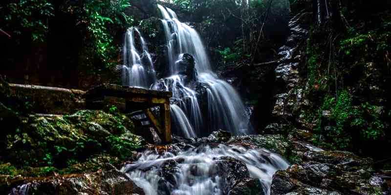 Air Terjun Guruh Gemurai, Terkenal Karena Kecantikan Panoramanya