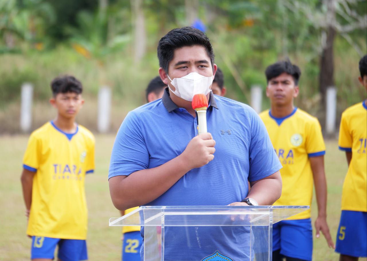 Tendang Bola Pertama, Plt Bupati Bintan Buka Turnamen U-21