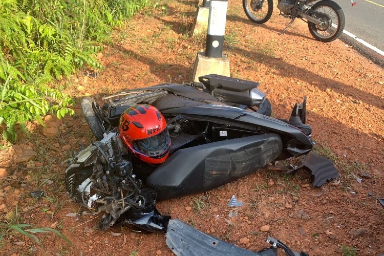 Diduga Ngantuk saat Berkendara, Mahasiswa Tabrak Mobil di Bintan