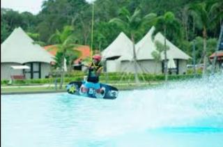 Serunya Bermain di Wahana Pacu Adrenalin di Bintan Wake Park