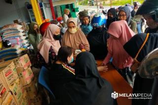 Emak-emak di Natuna Serbu Minimarket Demi Minyak Goreng Rp 14.000