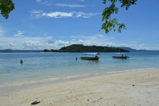 Pantai Indah di Karimun ini Punya Kisah yang Menyeramkan