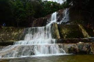 Segarnya Sumber Air Terjun Tande di Lingga