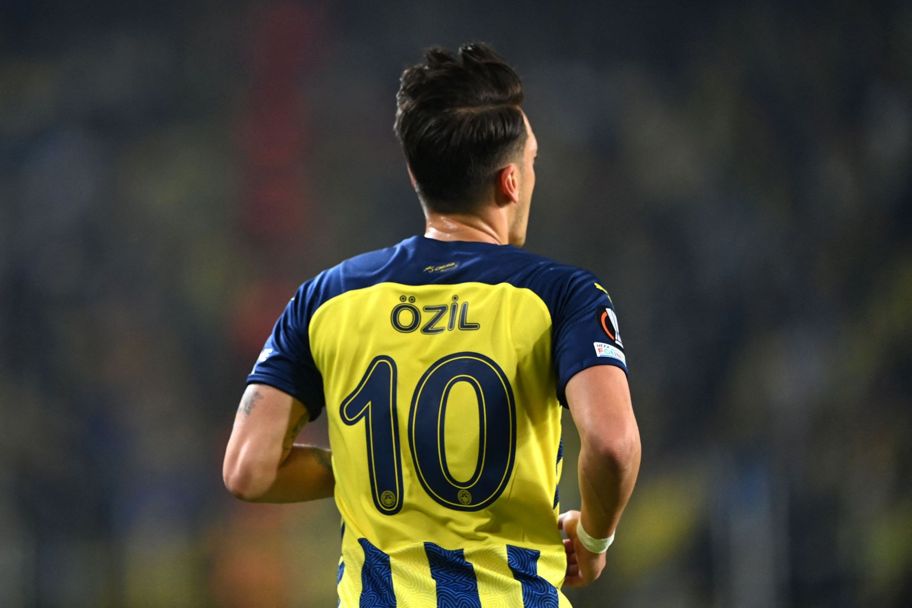 Duh! Mesut Oezil Dicoret dari Skuad Fenerbahce, Ada Apa?