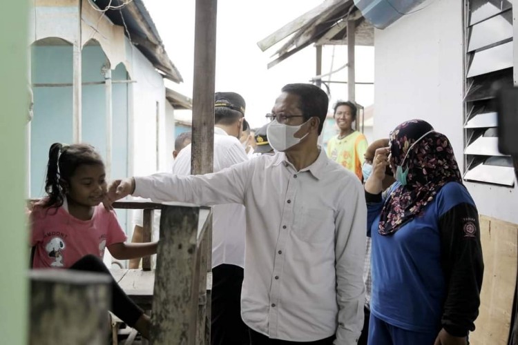 Amsakar Salurkan Bantuan untuk Korban Angin Puting Beliung di Sagulung