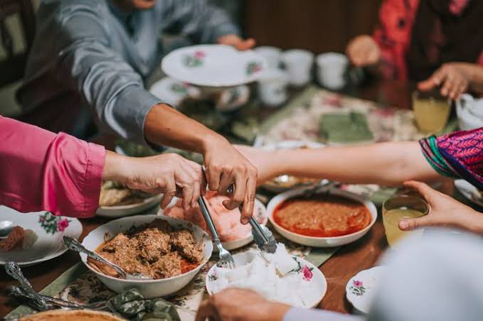 Patut Dihindari, Ini Kebiasaan Makan Buruk saat Puasa