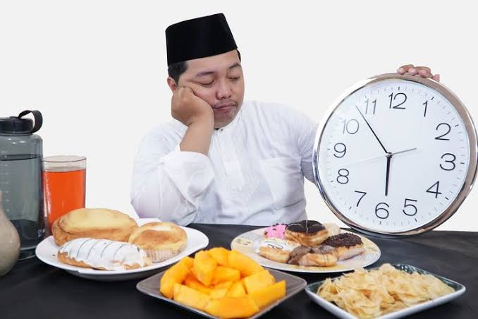 Makan dan Minum Tanpa Disengaja saat Puasa Ramadan, Apa Hukumnya?