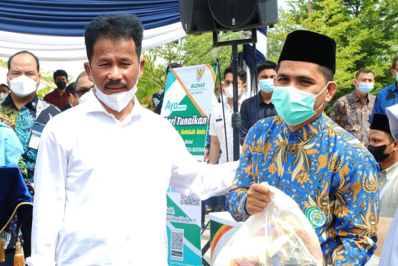 Kepala BP Batam Serahkan 1.500 Paket Bingkisan Ramadhan 1443 H