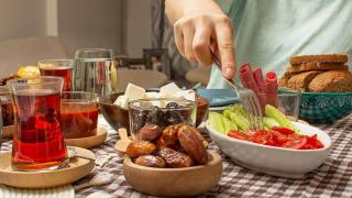 Tips Berbuka Puasa yang Benar Biar Tubuh Tetap Sehat