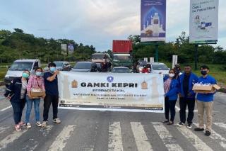 GAMKI Kepri Berbagi Takjil ke Masyarakat Batam