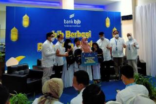 `BJB Berbagi, Ramadhan Memberi` Santuni Anak Yatim di Batam