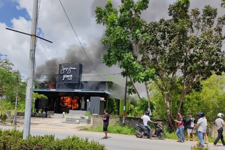 Innalillahi... Kedai Kopi Janji Jiwa di Karimun Terbakar