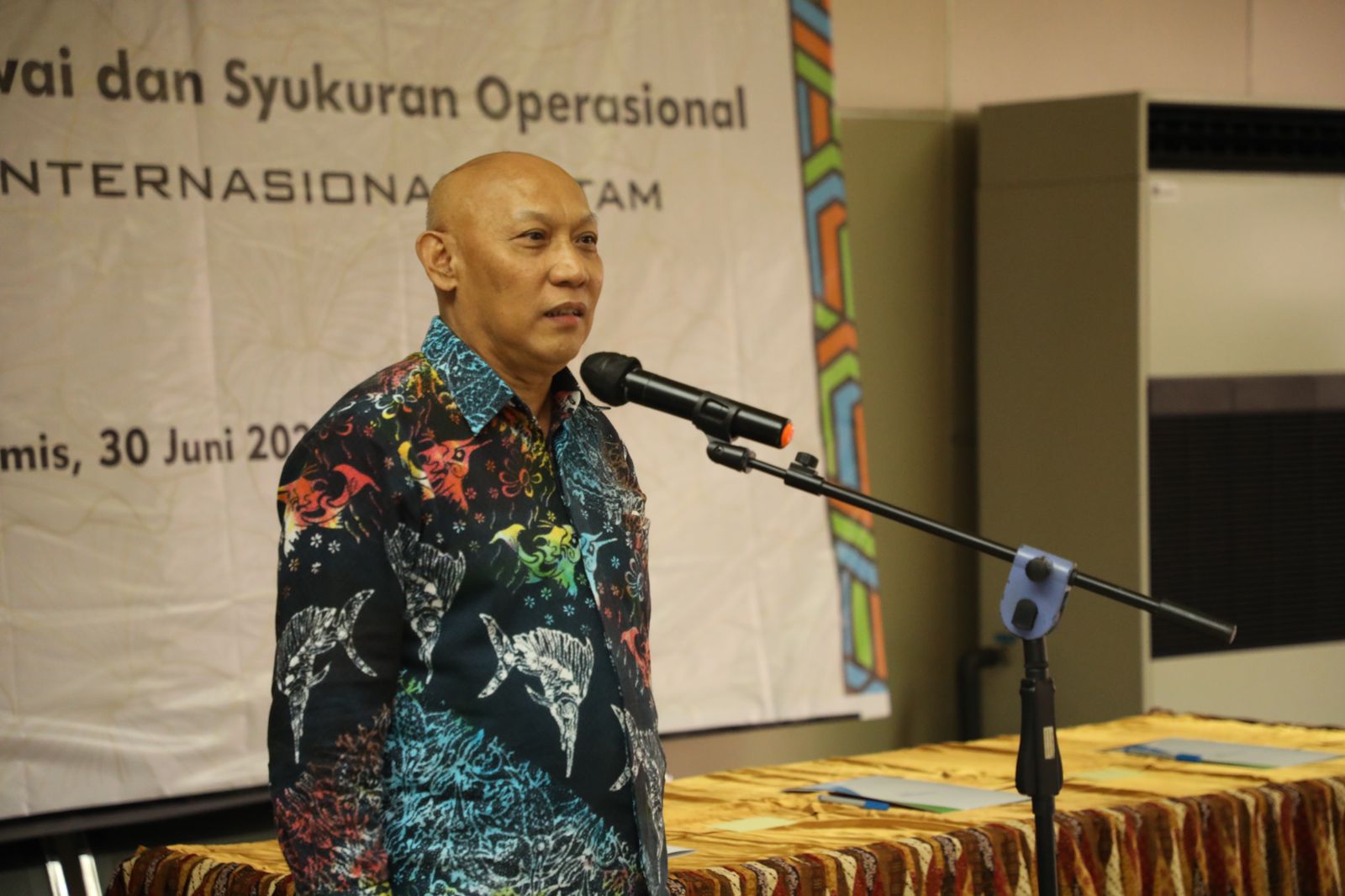 Pegawai PT BIB Terima SK dari BP Batam Kelola Bandara Hang Nadim